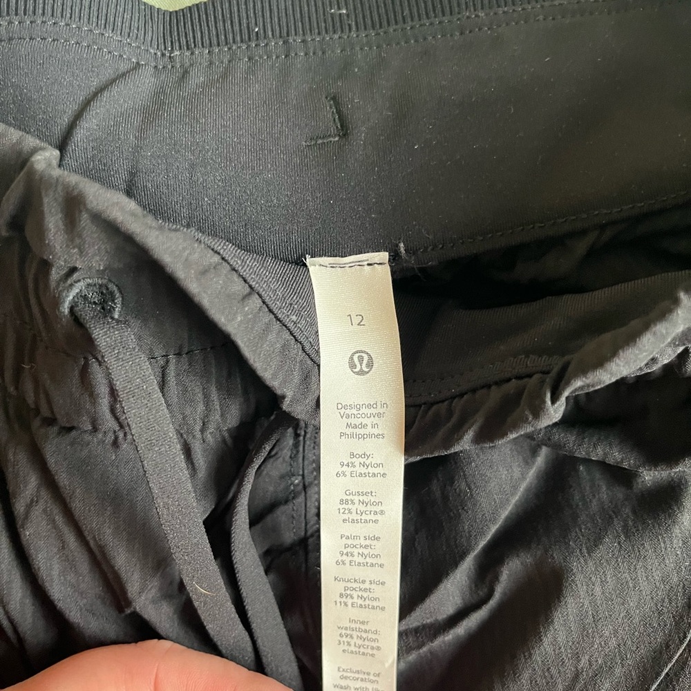 Lululemon dance studio crop